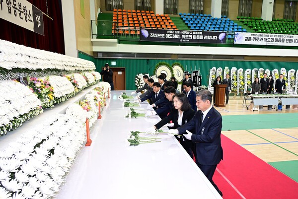 최호정 의장 산청군 산불 진화대 사고 희생자 합동분양소 조문