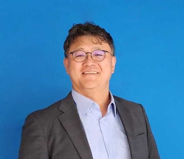 [김성윤의 영어첫단추] 영어교육, 학원보다 강아지가 더 잘 시킨다고? - E동아