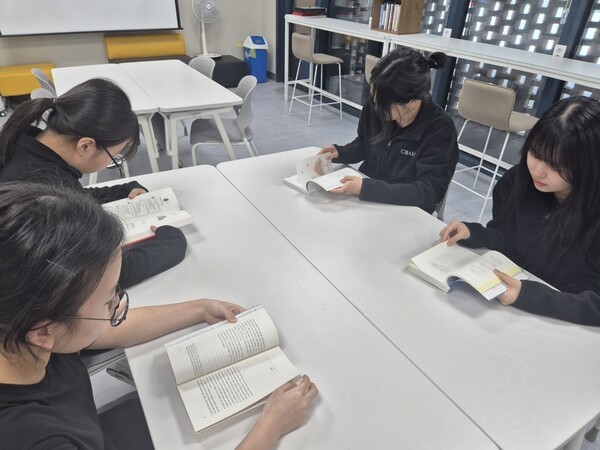충북예술고, 예술인 키우는 '열정런! 창작리딩! - 뉴스 썸네일 이미지