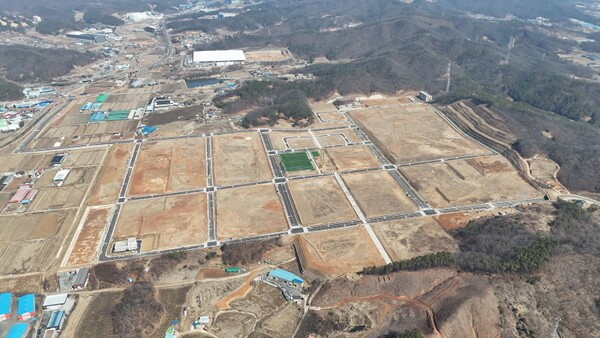 용인·평택 반도체 벨트 한가운데 안성테크노밸리 준공...입주 본격화에... - 뉴스 썸네일 이미지