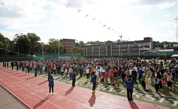 삼육대, 개교 120주년 '걷기대회' 성황... 2500명 참가 - 뉴스 썸네일 이미지